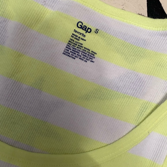 gap tank top - Picture 2 of 3